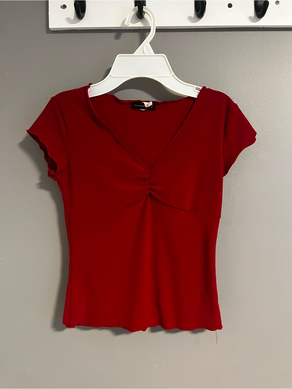 Women's Red Short-Sleeve V-Neck Ruched Tee